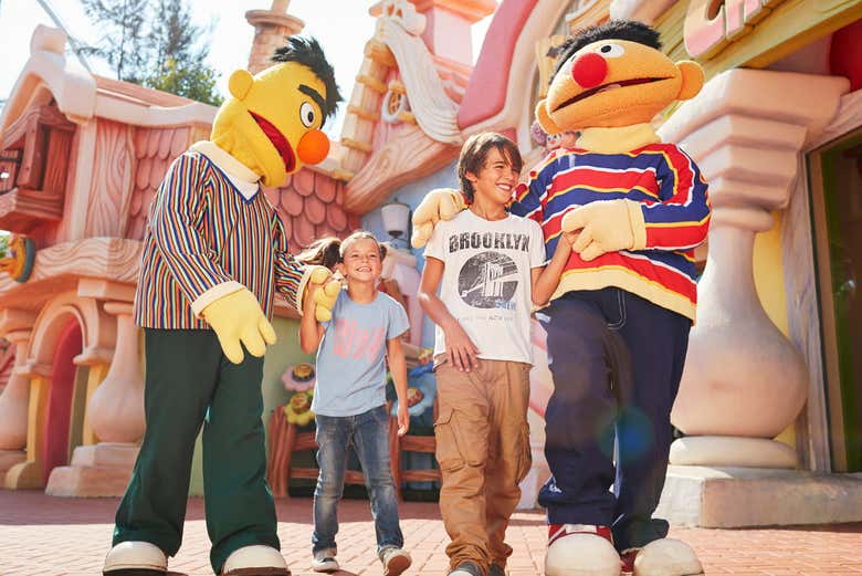 Avec les personnages de Sesame Street