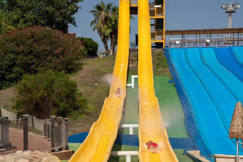 ¡Diversión sin límites en Aquopolis Costa Dorada!