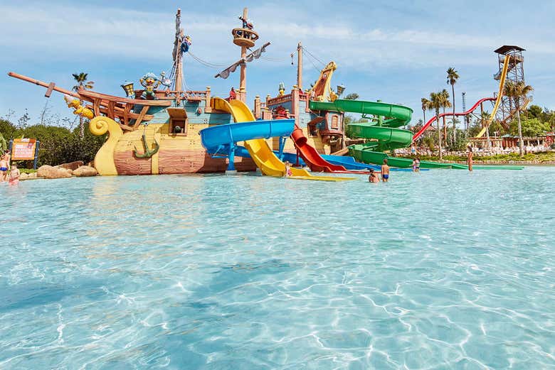 Barco pirata na zona infantil