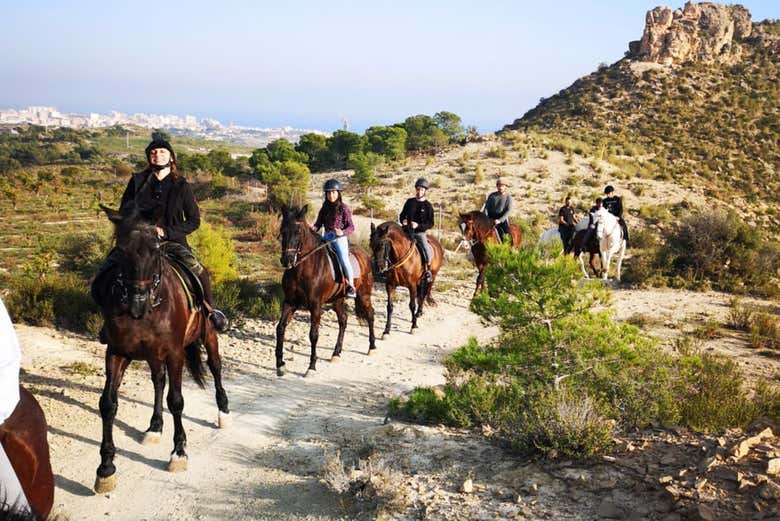 Caminhando por uma das trilhas equestres de Villajoyosa