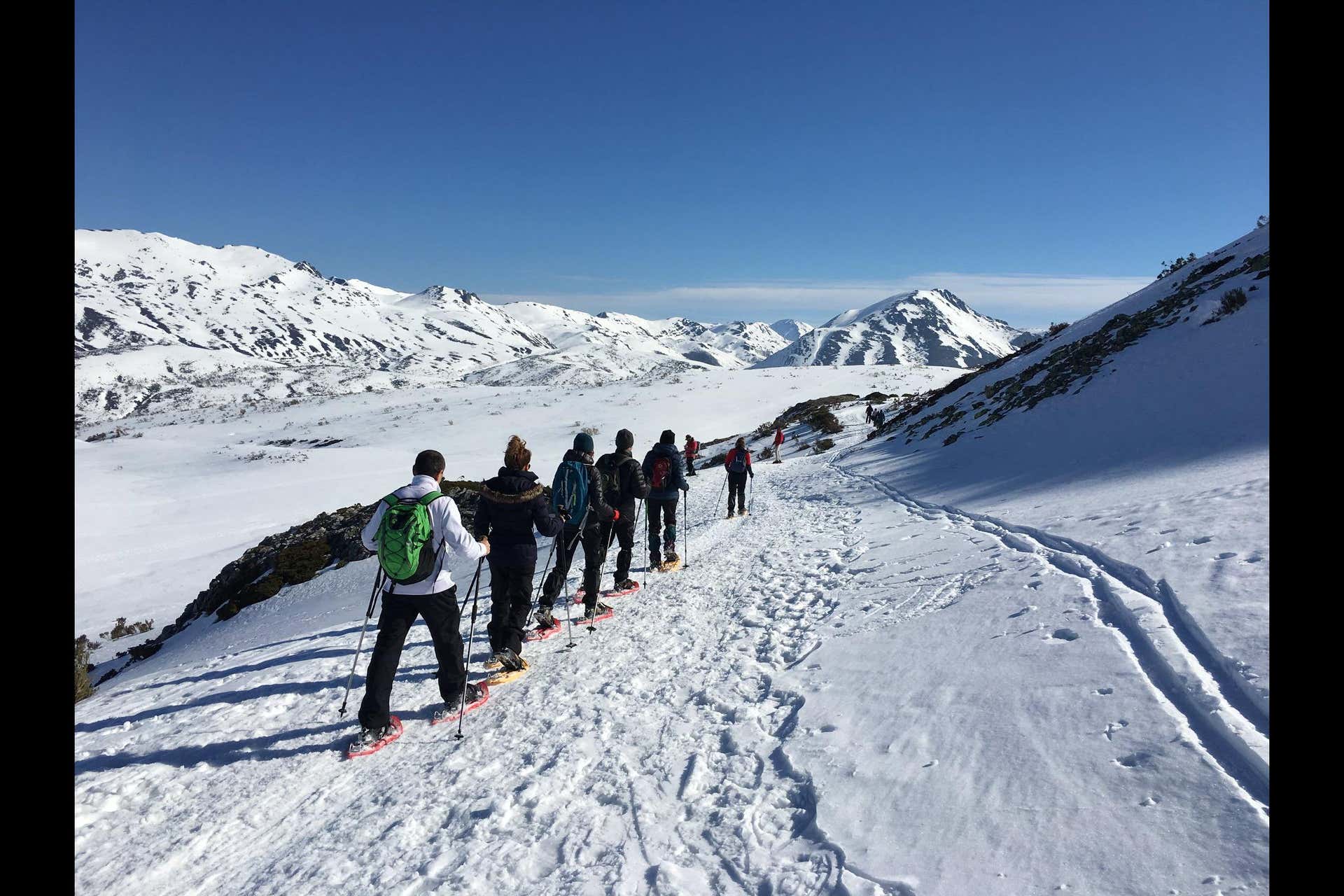 Paseo con raquetas de nieve por Villamanín
