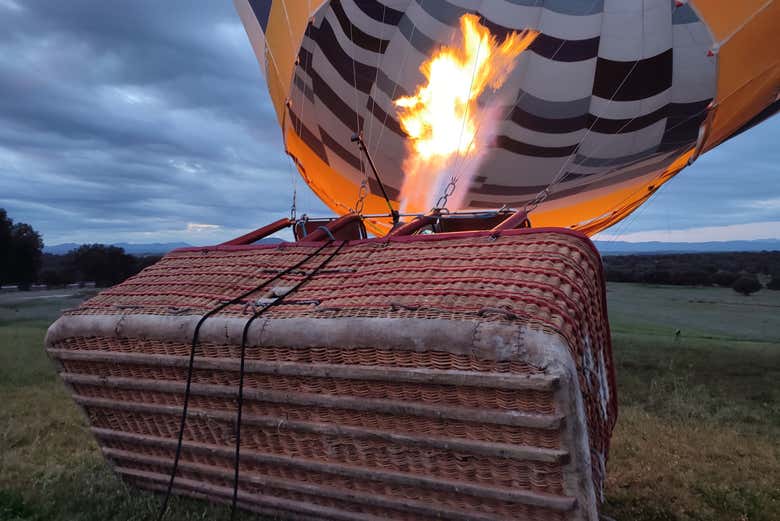 Join us on this hot air balloon ride!