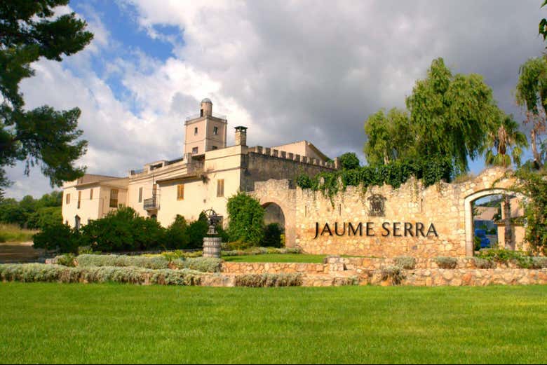 Exterior de la bodega Jaume Serra