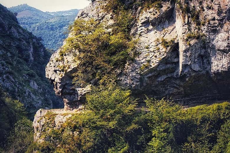 Route through an impressive gorge