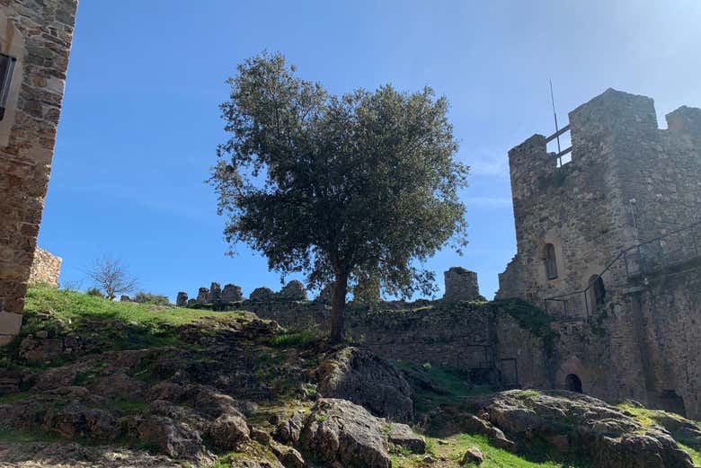 Entrée du château de Cornatel