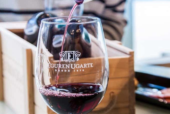 Una copa de vino tinto Eguren Ugarte
