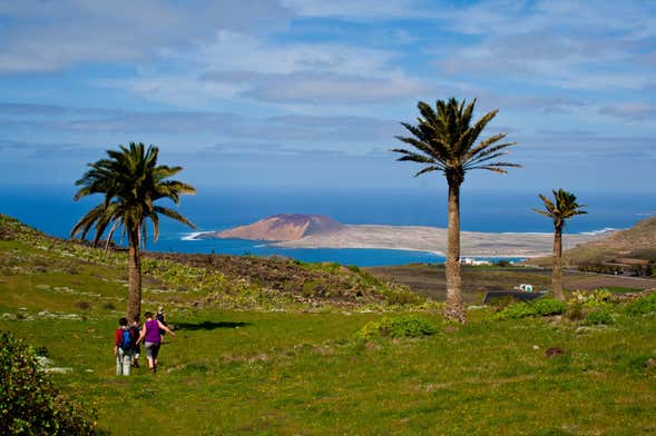 Trilha pelo vulcão de La Corona e Risco de Famara