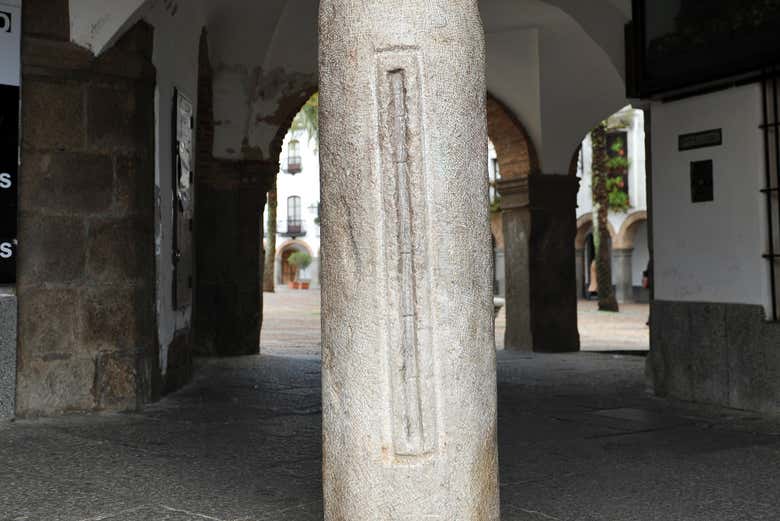 Toise sculptée