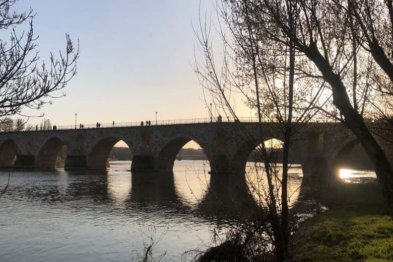 Pont de pierre au coucher du soleil