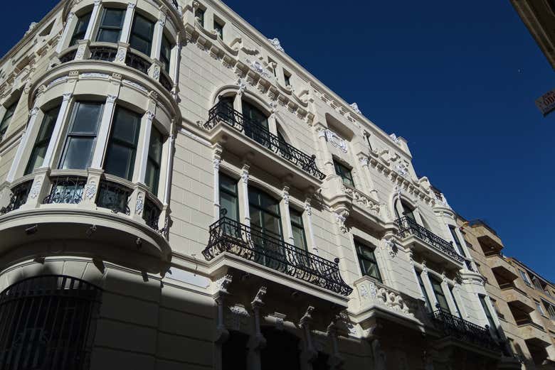 Détails d'une façade moderniste