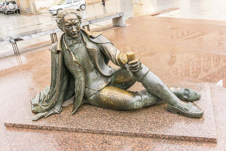 Sculpture d'un homme goyaesque