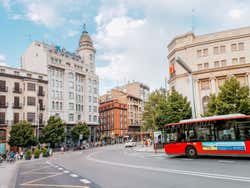 Autobús recorriendo Zaragoza