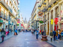 Calle de tiendas en Zaragoza