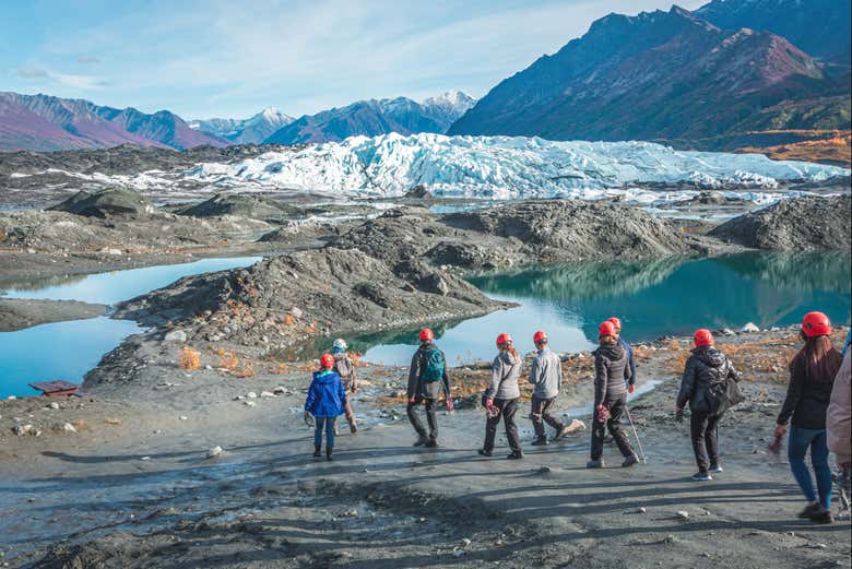 Caminando por las morrenas del glaciar Matanuska