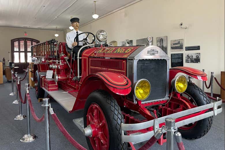 An old fire engine