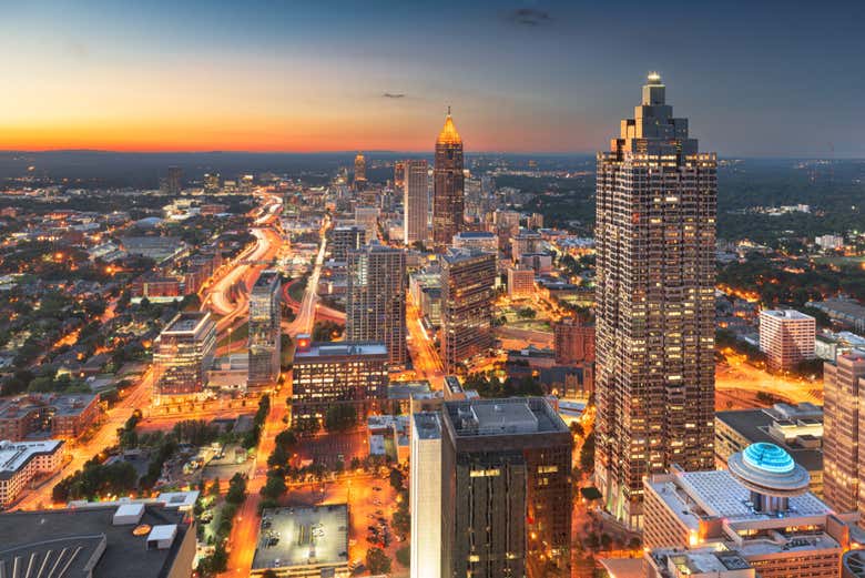 La ciudad de Atlanta al caer la noche