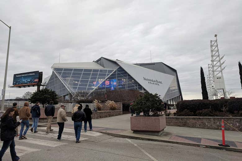 Entrando al estadio para vivir la emoción de la NFL en Atlanta