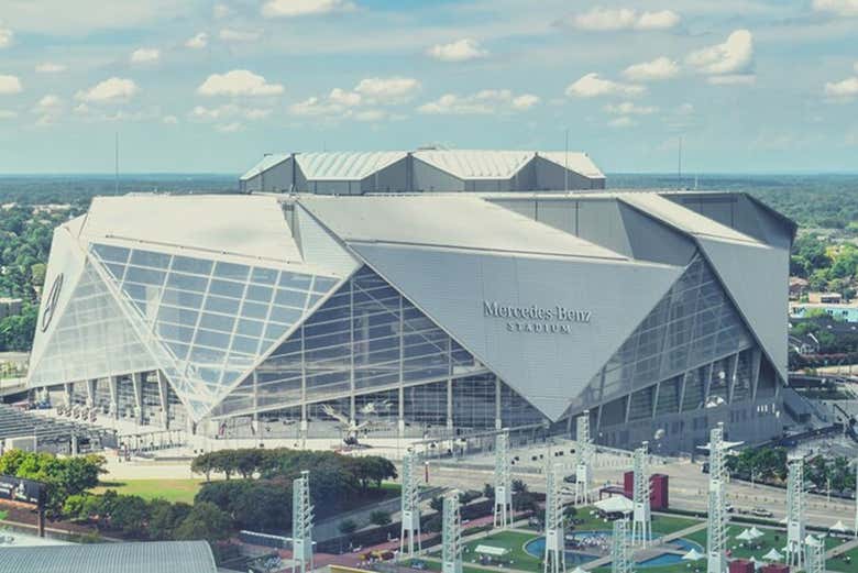 La moderna fachada del Mercedes-Benz Stadium