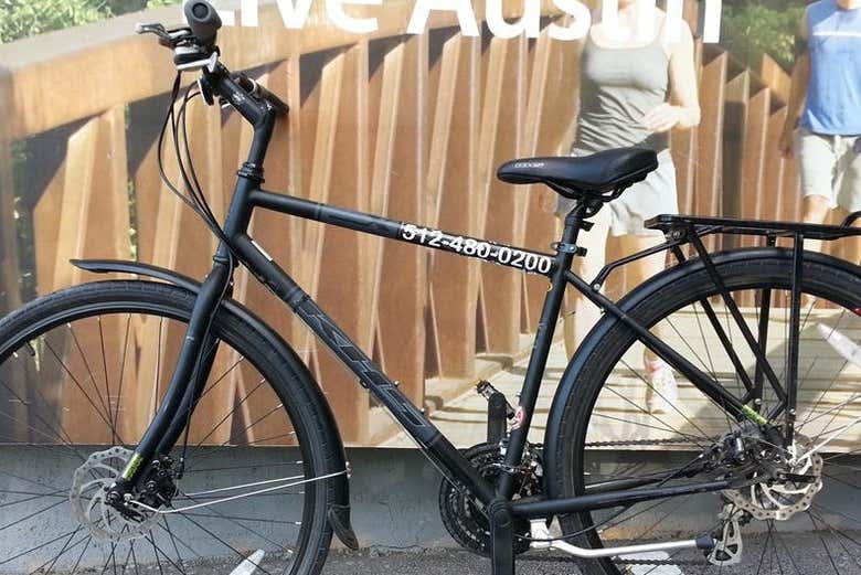 Uma das bicicletas híbridas disponíveis para alugar