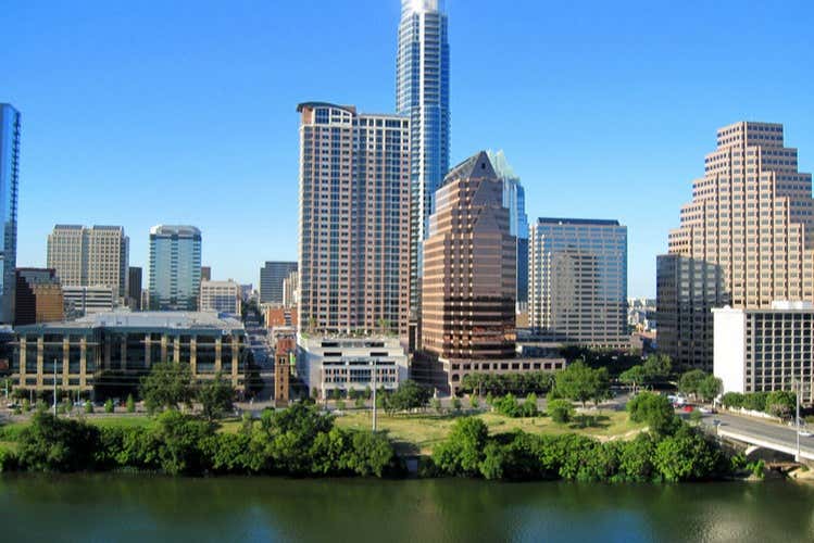 Prédios de Austin junto ao rio Colorado