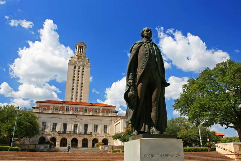 Escultura de George Washington na Universidade do Texas