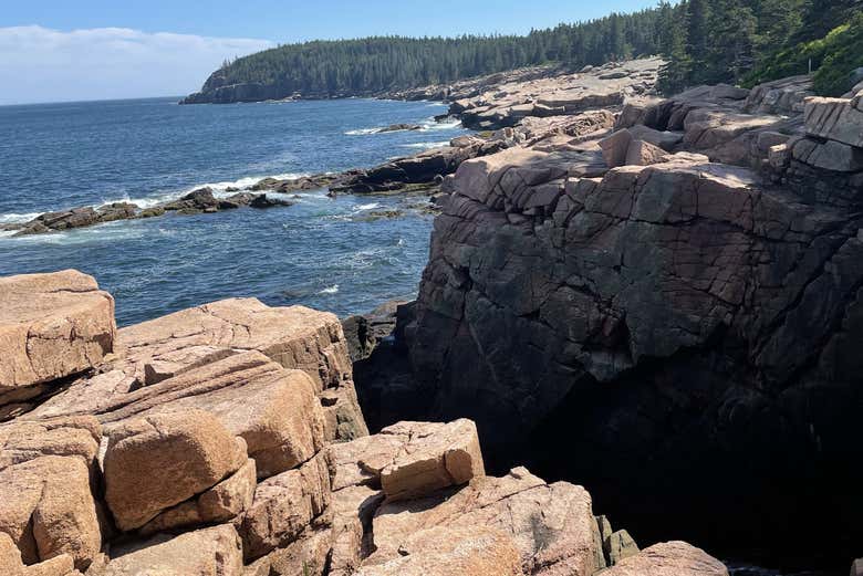 Los acantilados rocosos de Thunder Hole