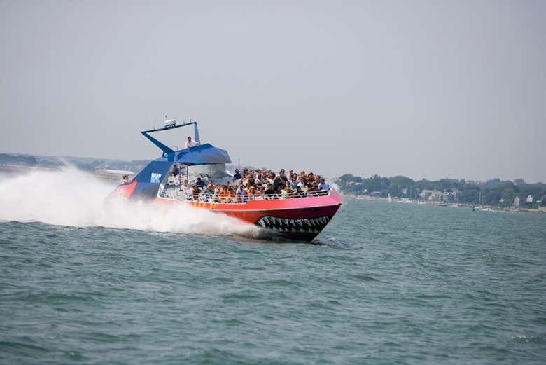 Surcando la costa de Boston a toda velocidad