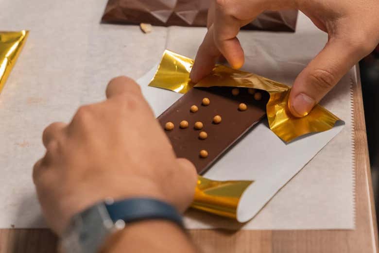 Provando o chocolate de Caguas
