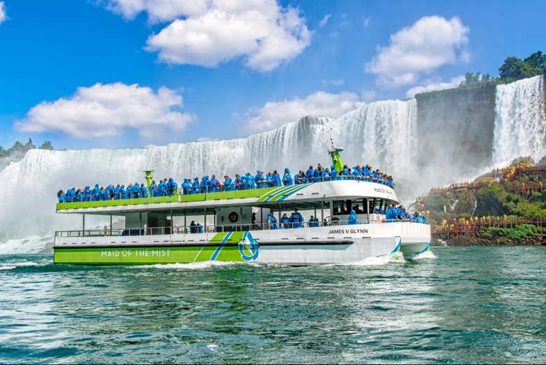 Navigando nei pressi delle Cascate del Niagara