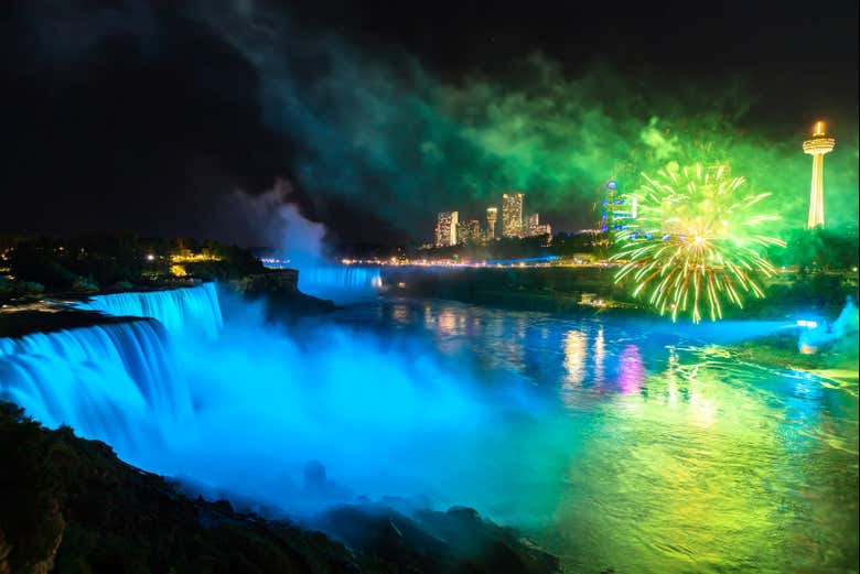 Feux d'artifice sur les chutes du Niagara