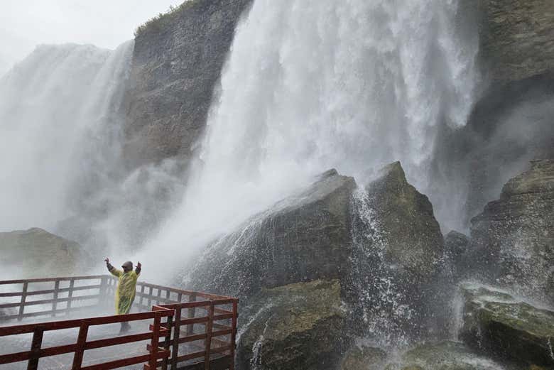 Disfrutando de las cataratas desde la plataforma Hurricane Deck