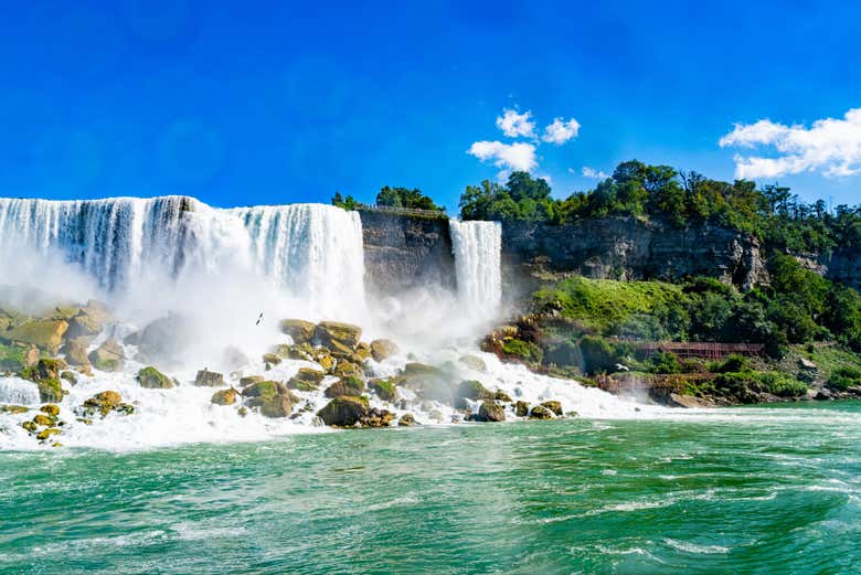 Contemplando las Cataratas Americanas y el Velo de Novia