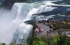 Tour por las Cataratas del Niágara + Entrada a la Cueva de los Vientos