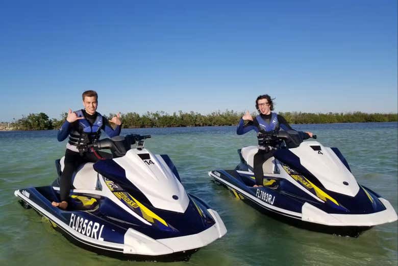 Disfrutando de las motos de agua en Cayo Hueso