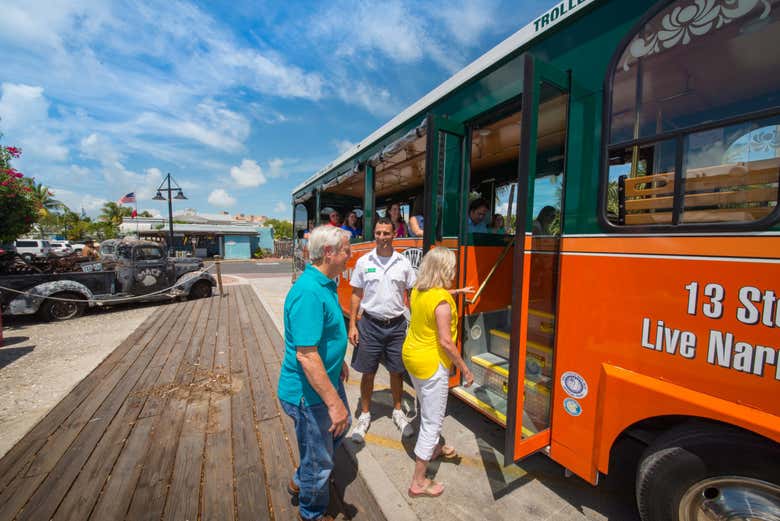 Subindo no ônibus trolley de Key West