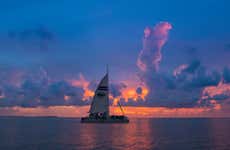 Passeio de barco ao entardecer com aperitivo