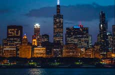 Crucero nocturno por el río Chicago y el lago Michigan