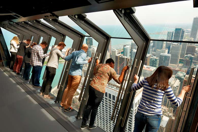 Look at the city from the 360 CHICAGO Observation Deck