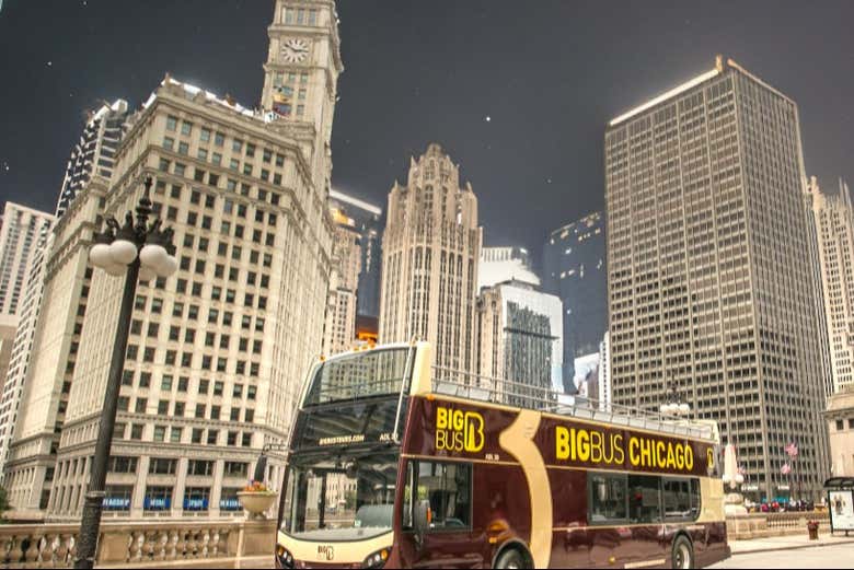 Passeando pelas ruas de Chicago com o Big Bus