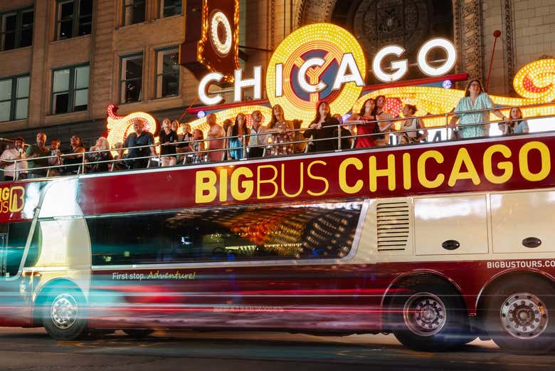 Recorriendo Chicago al caer la tarde 