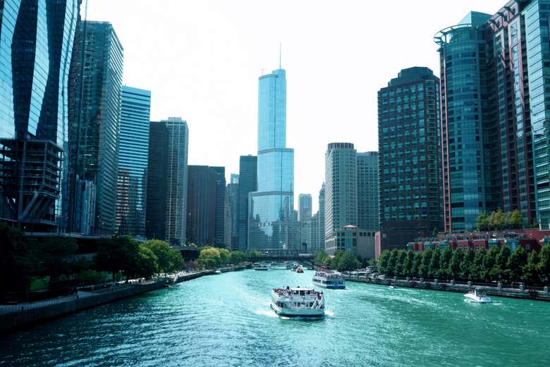 Rio de Chicago e seus altos arranha-céus