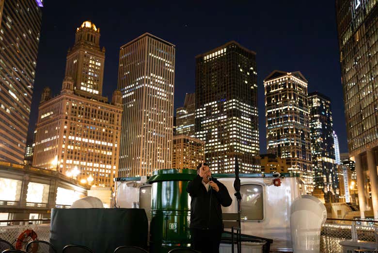 El guía contando las historias más oscuras de Chicago