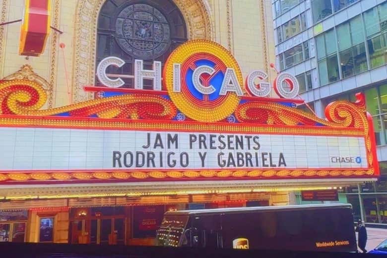 Fachada del Chicago Theatre