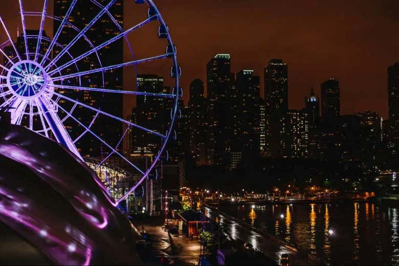 El paseo en Centennial Wheel por la noche es mágico