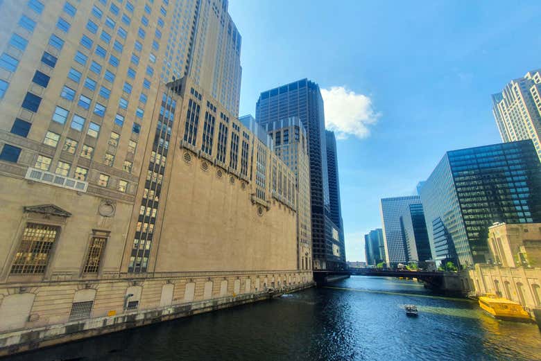 Civic Opera Building en vista lateral