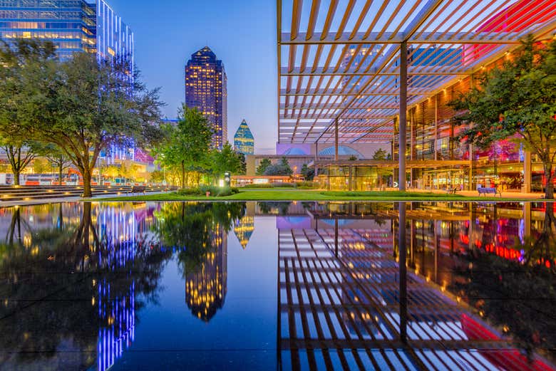 Centre-ville de Dallas à la tombée de la nuit