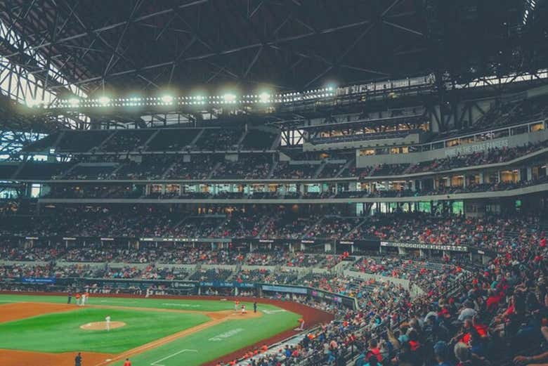Lo stadio dei Texas Rangers pieno