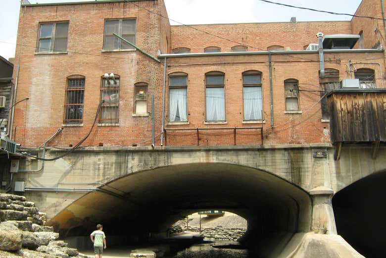 Explorando Stockyards Arch en Fort Worth