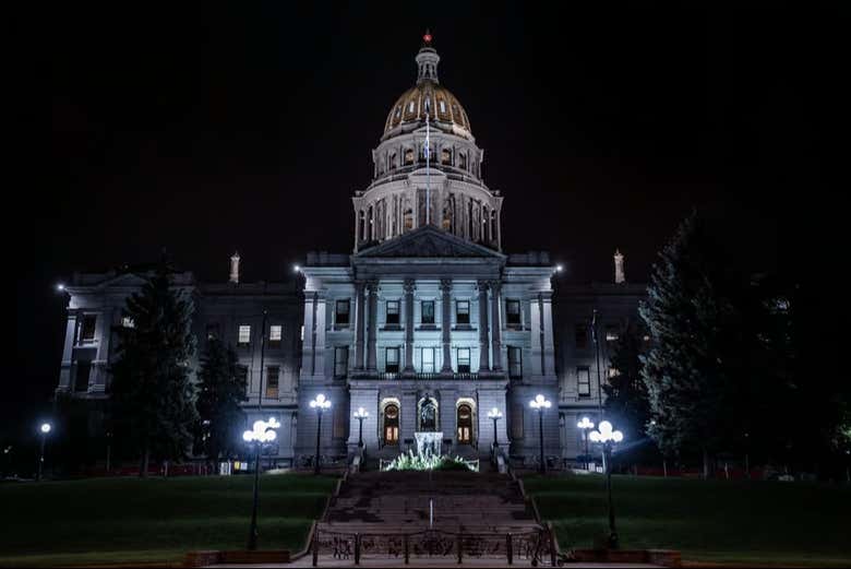 El Capitol del Estado de Colorado por la noche