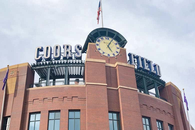 ¡Bienvenidos a Coors Field, el hogar de los Colorado Rockies!